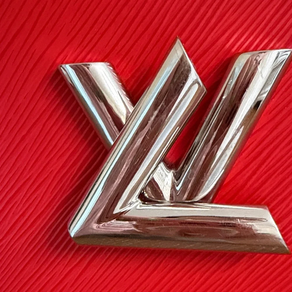 Louis Vuitton Twist MM Red Epi Leather Chain Crossbody Bag with Silver Hardware - Picture 4 of 12